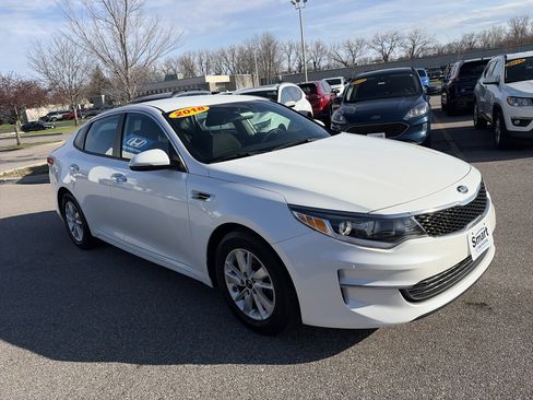 Used 2018 Kia Optima LX image 3