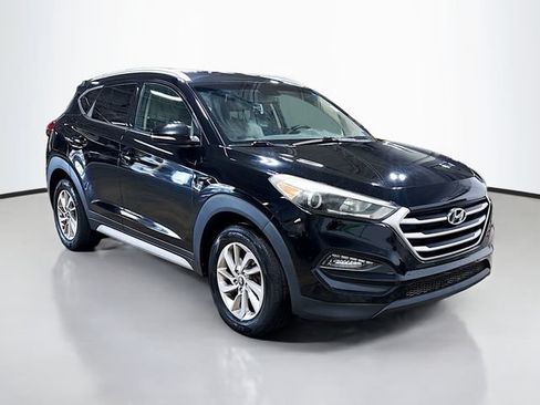 Used 2017 Hyundai Tucson SE Plus AWD/4WD image 3
