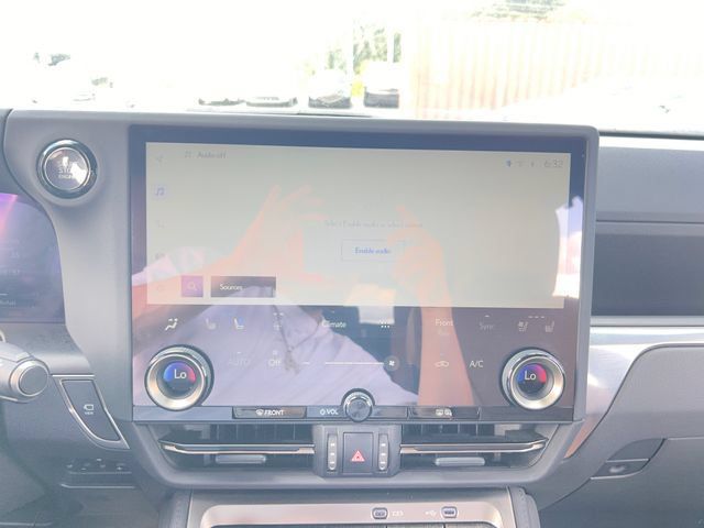 Used 2024 Lexus GX 550 w/ Accessory Package (31) AWD/4WD image 24