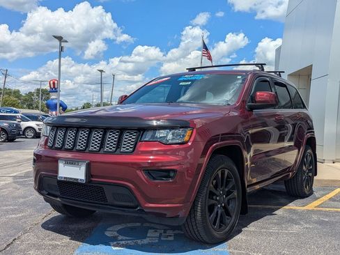Used 2020 Jeep Grand Cherokee Altitude AWD/4WD image 7