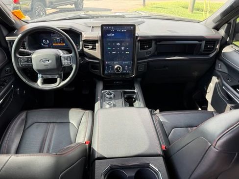 Used 2024 Ford Expedition Limited AWD/4WD image 18