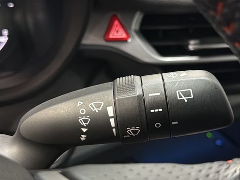 Used 2023 Toyota Sienna XSE AWD/4WD image 31