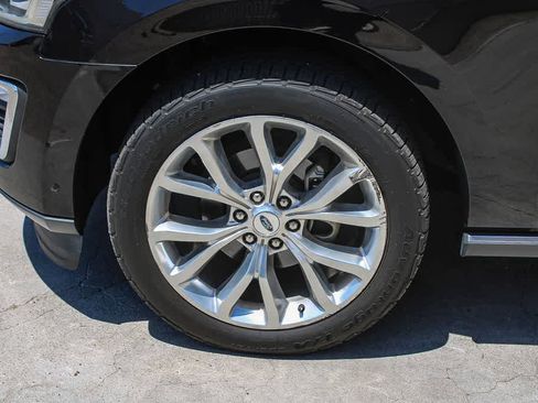 Used 2019 Ford Expedition Limited w/ Equipment Group 302A AWD/4WD image 5