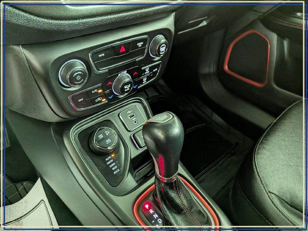 Used 2020 Jeep Compass Trailhawk w/ Leather Interior Group AWD/4WD image 26