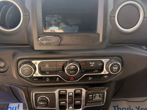 Used 2018 Jeep Wrangler Unlimited Sahara image 12