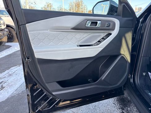 Used 2025 Ford Explorer Platinum w/ LUX Leather Package image 35