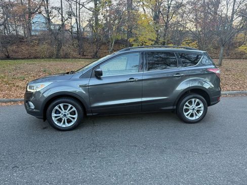 Used 2017 Ford Escape SE w/ Equipment Group 201A image 3