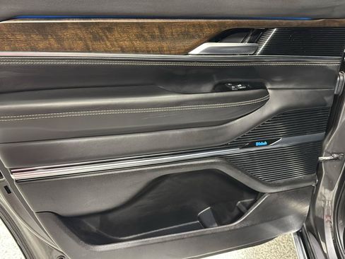 Used 2022 Jeep Grand Wagoneer Series I w/ Flexible Seating Group AWD/4WD image 17