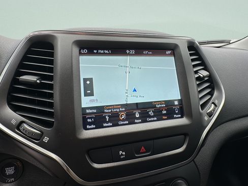 Used 2019 Jeep Cherokee Trailhawk w/ Comfort/Convenience Group AWD/4WD image 18