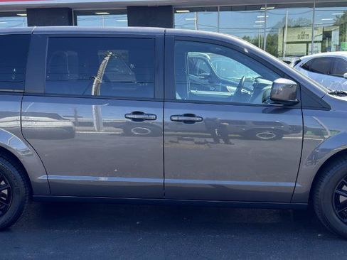 Used 2019 Dodge Grand Caravan GT w/ Safety Sphere Group FWD image 10