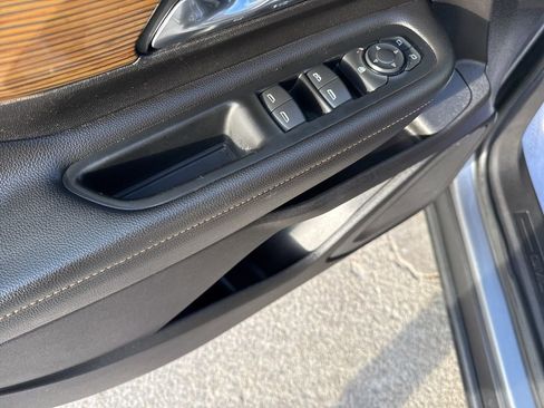 Used 2018 GMC Terrain SLE image 11