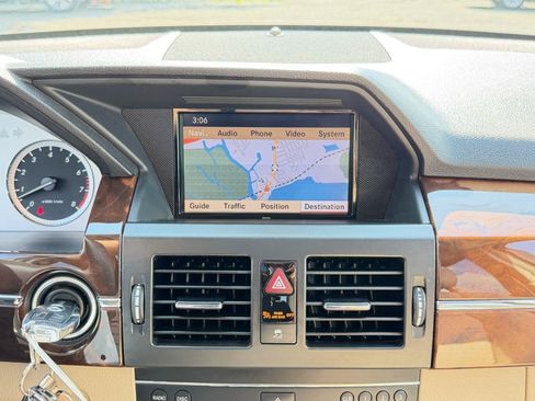 Used 2011 Mercedes-Benz GLK 350 4MATIC image 22