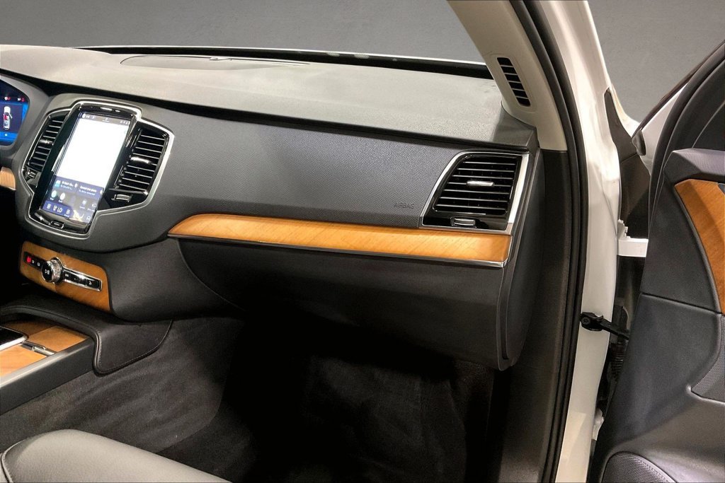 Certified 2025 Volvo XC90 B6 Plus w/ Protection Package Premier AWD/4WD image 28