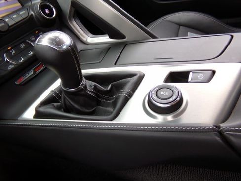 Used 2015 Chevrolet Corvette Z06 w/ 3LZ Preferred Equipment Group RWD image 18