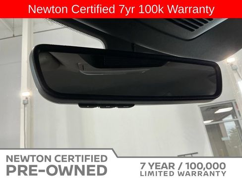 Used 2025 Nissan Pathfinder SL FWD image 32