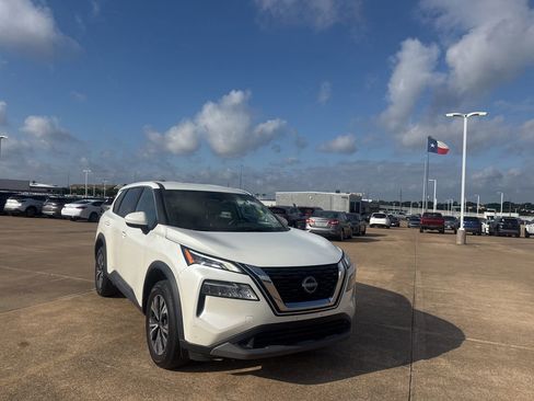 Certified 2023 Nissan Rogue SV FWD image 2