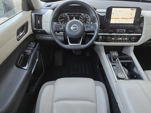 Used 2025 Nissan Pathfinder SL AWD/4WD image 11