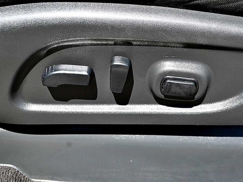 Used 2018 Nissan Titan SV w/ SV Convenience Package AWD/4WD image 19