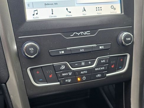 Used 2019 Ford Fusion SEL image 29