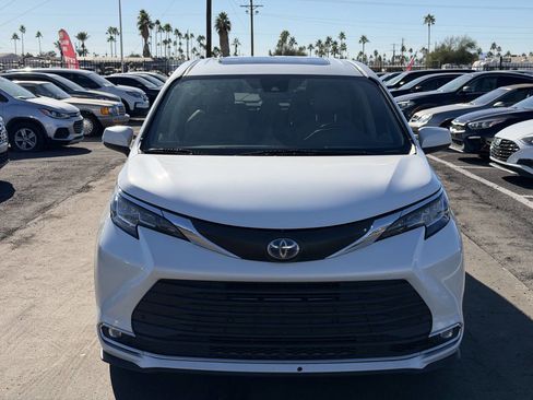 Used 2021 Toyota Sienna XLE image 15