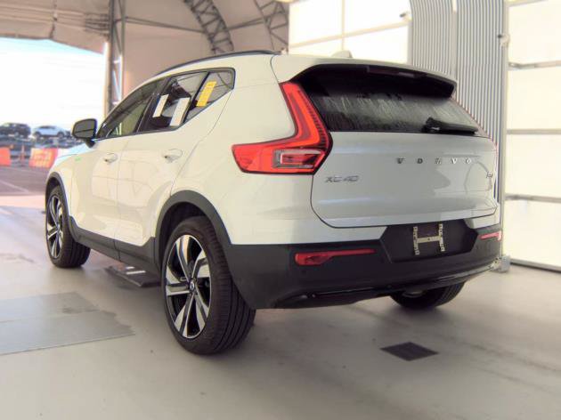 Certified 2026 Volvo XC40 B5 Plus AWD/4WD image 3