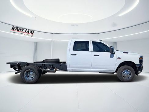 New 2026 RAM 3500 Tradesman w/ Chrome Appearance Group A AWD/4WD image 3