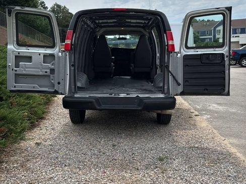 Used 2018 Chevrolet Express 2500 w/ Driver Convenience Package RWD image 9