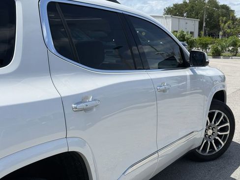 Used 2023 GMC Acadia Denali w/ Denali Ultimate Package FWD image 9
