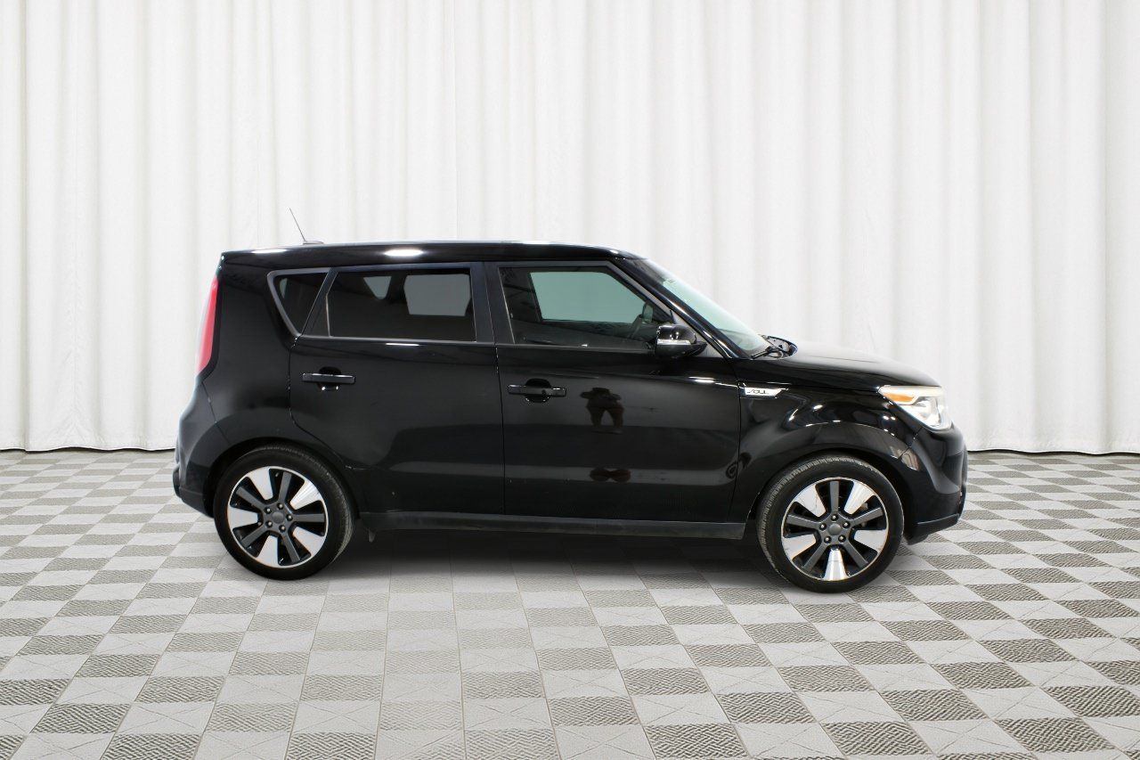 Used 2015 Kia Soul ! FWD image 2