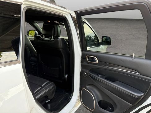Used 2015 Jeep Grand Cherokee Overland AWD/4WD image 17