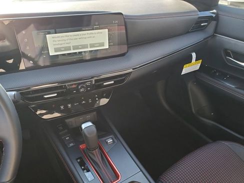 Certified 2025 Nissan Kicks SR image 20