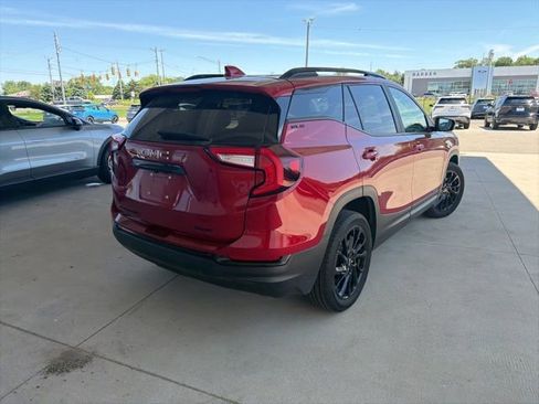 Used 2023 GMC Terrain SLE w/ Driver Convenience Package AWD/4WD image 5