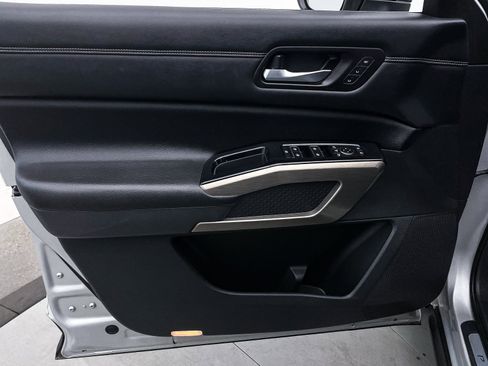 Used 2022 Nissan Pathfinder Platinum w/ Cargo Package image 19