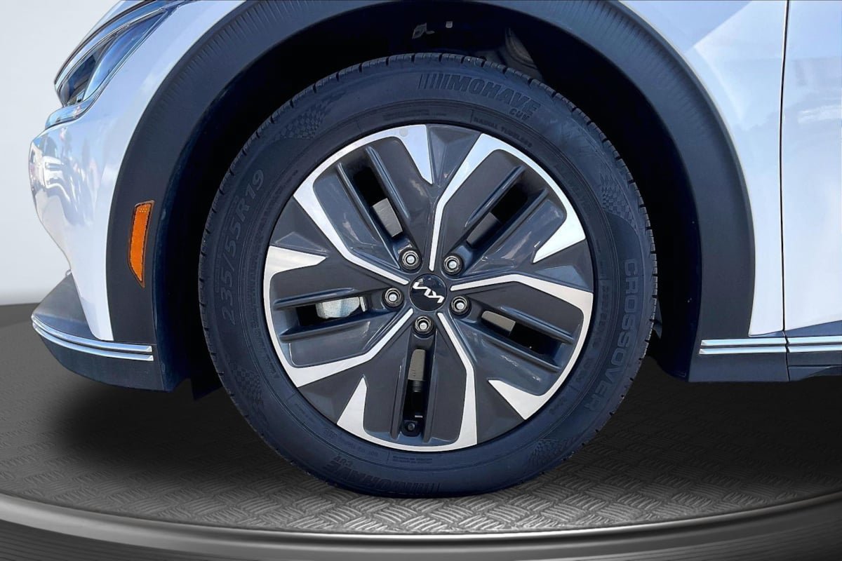 Used 2023 Kia EV6 Light RWD image 9