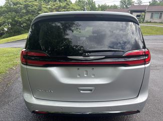 Used 2023 Chrysler Pacifica Touring-L FWD video 4