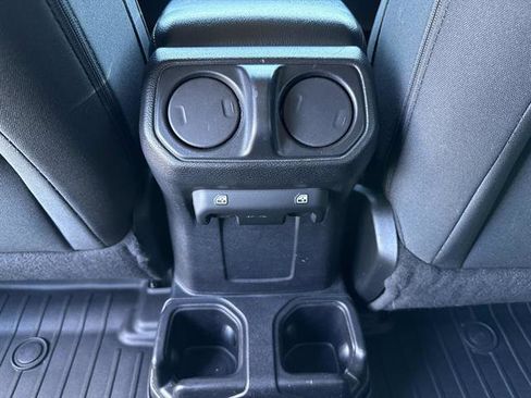 Used 2018 Jeep Wrangler Unlimited Sport S image 12