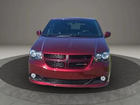 Used 2019 Dodge Grand Caravan GT FWD image 2