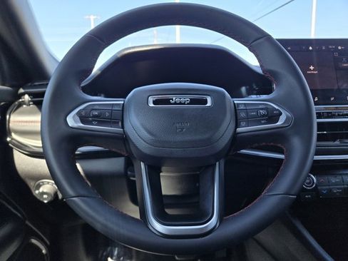 Used 2025 Jeep Compass Trailhawk AWD/4WD image 17