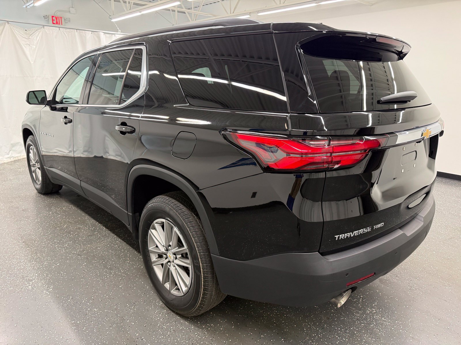 Used 2023 Chevrolet Traverse LT w/ LPO, Floor Liner Package AWD/4WD image 3