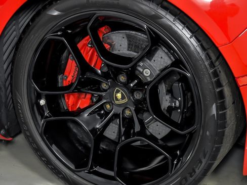 Used 2021 Lamborghini Huracan EVO RWD image 21