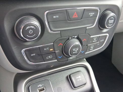 Used 2020 Jeep Compass Latitude image 17