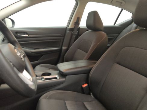 Used 2025 Nissan Altima 2.5 SV FWD image 17