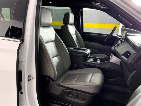 Used 2023 GMC Yukon XL SLT w/ SLT Premium Package image 8