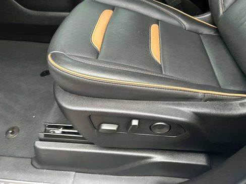 Used 2024 GMC Yukon AT4 w/ Technology Package image 25