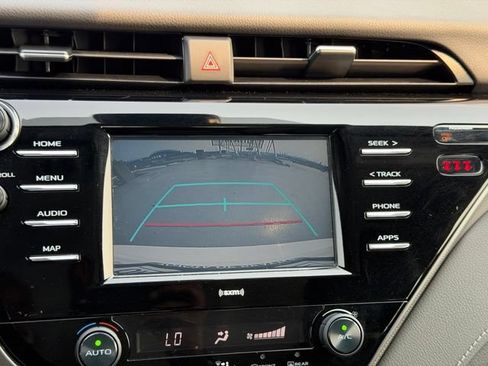 Used 2020 Toyota Camry SE FWD image 15