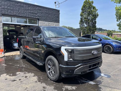 Used 2024 Ford F150 Lightning Lariat AWD/4WD image 3