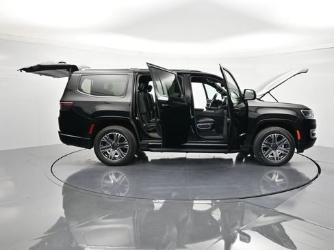 Used 2024 Jeep Wagoneer Series II w/ Flexible Seating Group RWD image 49