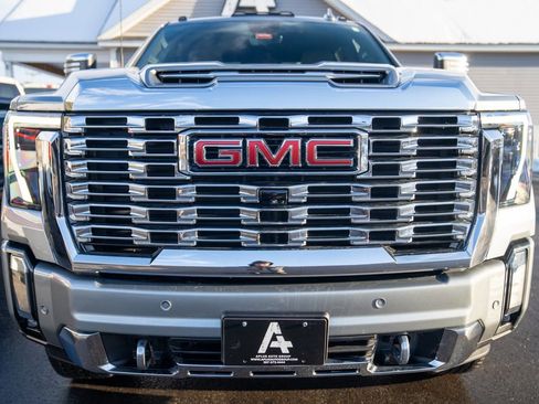 Used 2024 GMC Sierra 2500 Denali w/ Denali Reserve Package image 10