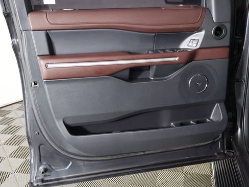 Used 2022 Ford Expedition Limited image 29