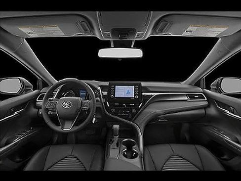 Used 2021 Toyota Camry SE w/ Cold Weather Package FWD image 19